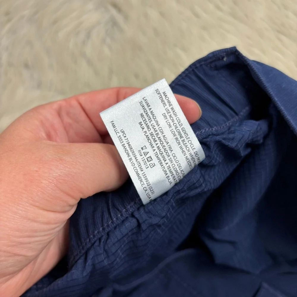 Banana Republic Men's 34 Navy Light Weight Poly Chino Shorts Travel Preppy Beach